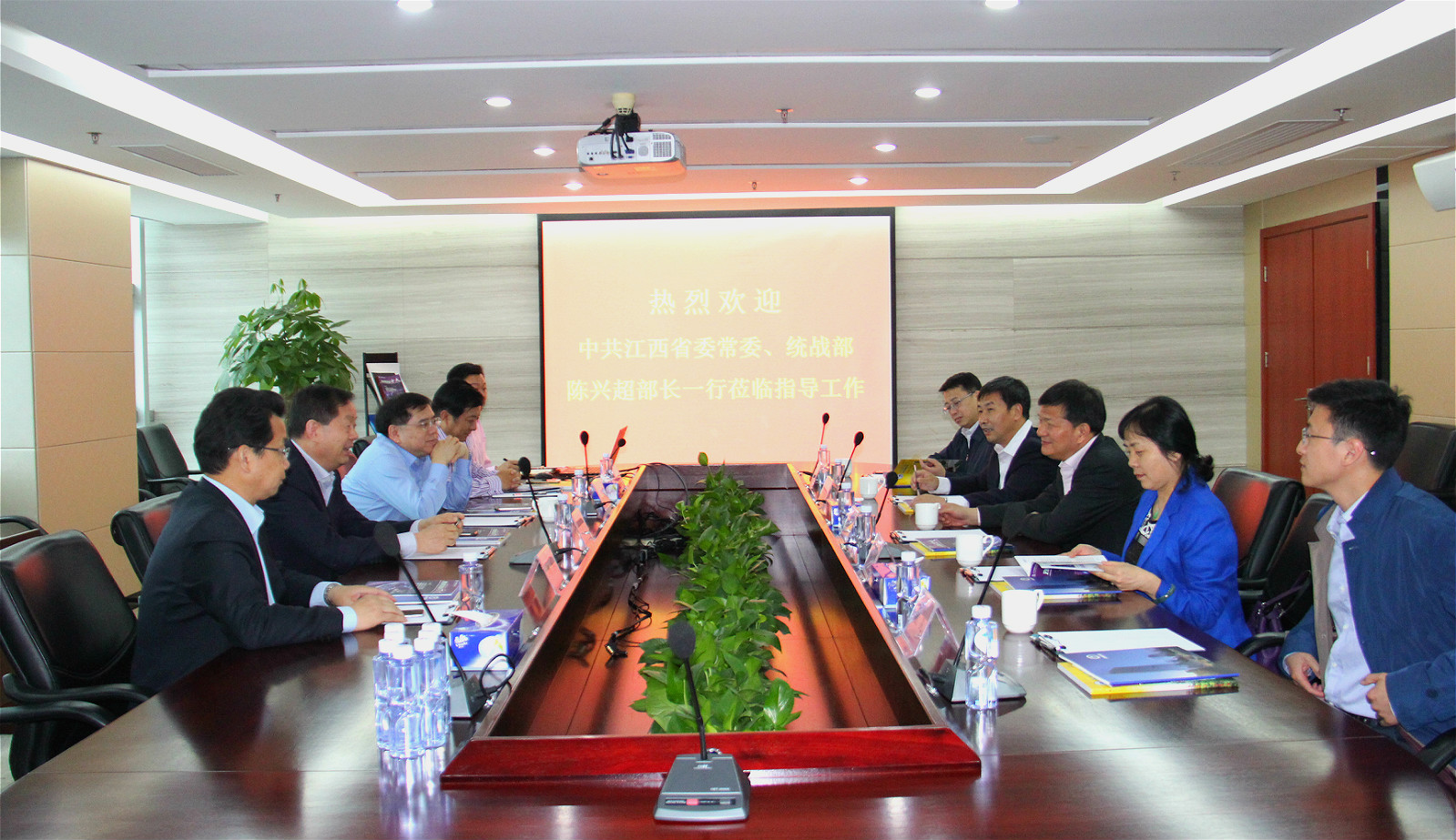 中共江西省委常委、統(tǒng)戰(zhàn)部部長陳興超一行到訪方大集團