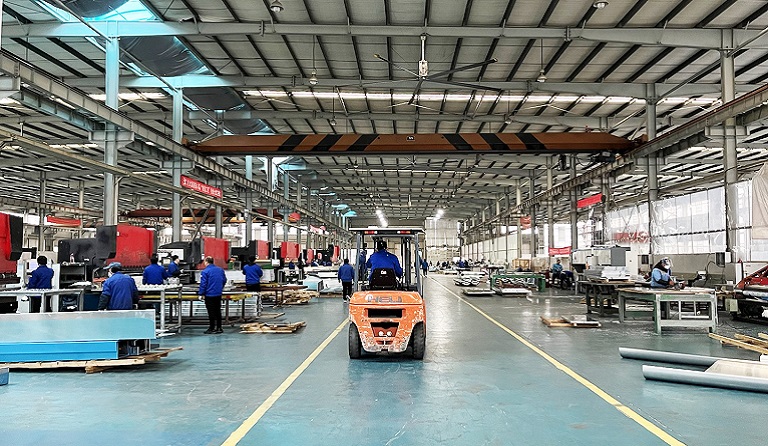 2月10日，新華網(wǎng)報道方大集團開年生產(chǎn)繁忙景象——《聚焦高質(zhì)量發(fā)展 | 新氣象 新格局 新融合——深圳開局高質(zhì)量發(fā)展一線觀察》