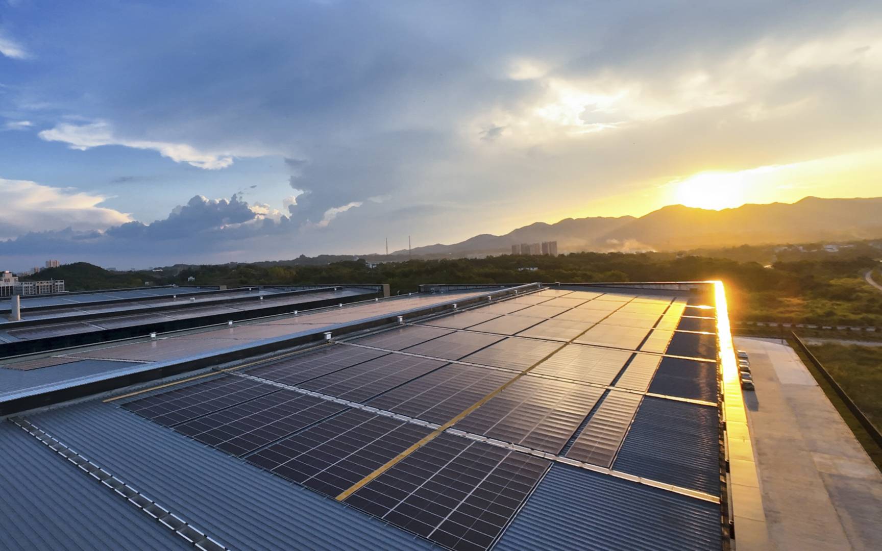 方大集團(tuán)分布式光伏項(xiàng)目雙地落地，屋頂之上點(diǎn)亮綠色未來(lái)